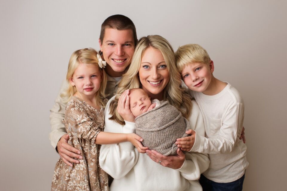 Cape Girardeau newborn photographer, family newborn photos, beautiful family, white studio backdrop