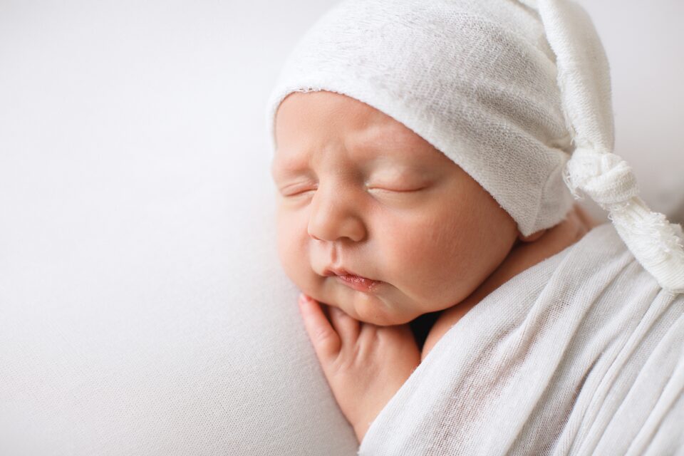 perryville newborn photographer, ste. Genevieve newborn photographer, baby sleeping, white backdrop, studio photographer, white hat