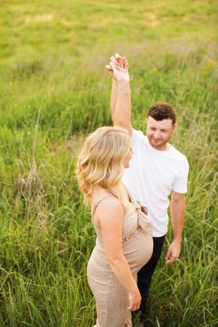 perryville maternity photographer, Cape Girardeau maternity photographer, mother and daughter, golden sun, maternity mom and dad, dancing, twirl