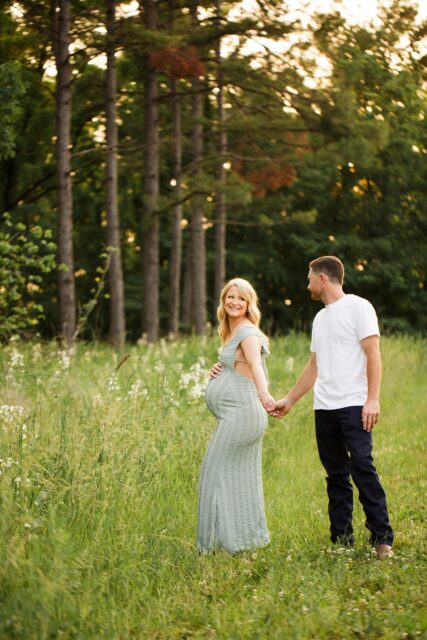 perryville maternity photographer, Cape Girardeau maternity photographer, azalea flowers, motherhood, pregnancy photoshoot, maternity photos, Missouri maternity photographer