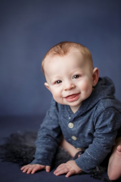 perryville newborn photographer, Cape Girardeau newborn photographer, blue backdrop, sitting up, brown eyed baby, baby boy looking at camera