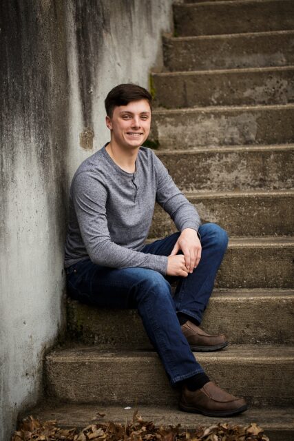 Cape Girardeau photographer, perryville newborn photographer, Farmington senior photographer, stairs, sitting, smiling