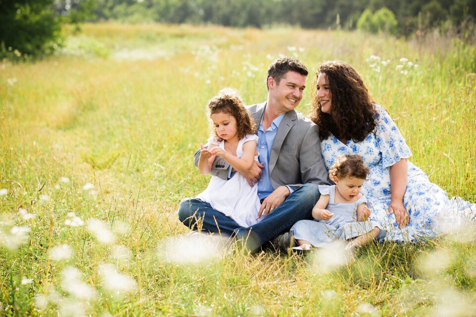 Cape Girardeau photographer, Farmington photographer, summer photoshoot, white flowers, spring photos, green field