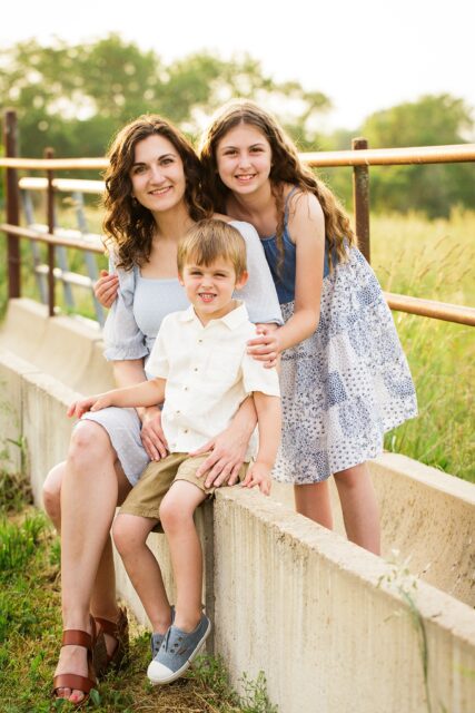 Farmington newborn photographer, Cape Girardeau photographer, perryville photographer, single family, mom, kids, cattle feeder, farm pictures, photoshoot