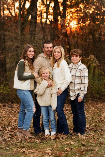perryville family photographer, Cape Girardeau family photographer, Farmington newborn photographer, family of 5, photoshoot, outdoor fall photos