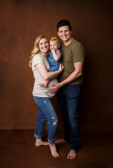 CAPE GIRARDEAU maternity photographer, Farmington Missouri Newborn photographer, perryville missouri, family, family portrait, burnt orange backdrop, rust backdrop, maternity portraits